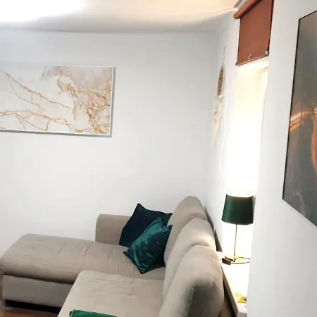Apartamencik Przy Trasie Nr 1 Daire Bielsko-Biała