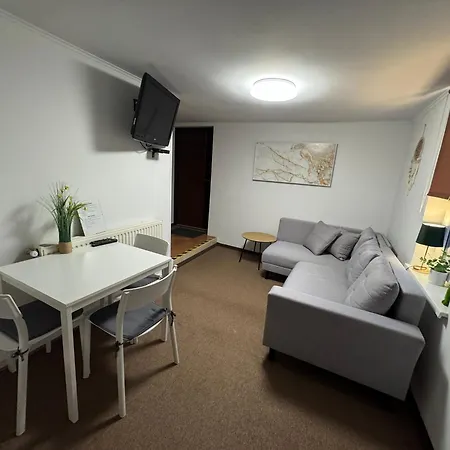 Apartamencik Przy Trasie Nr 1 *